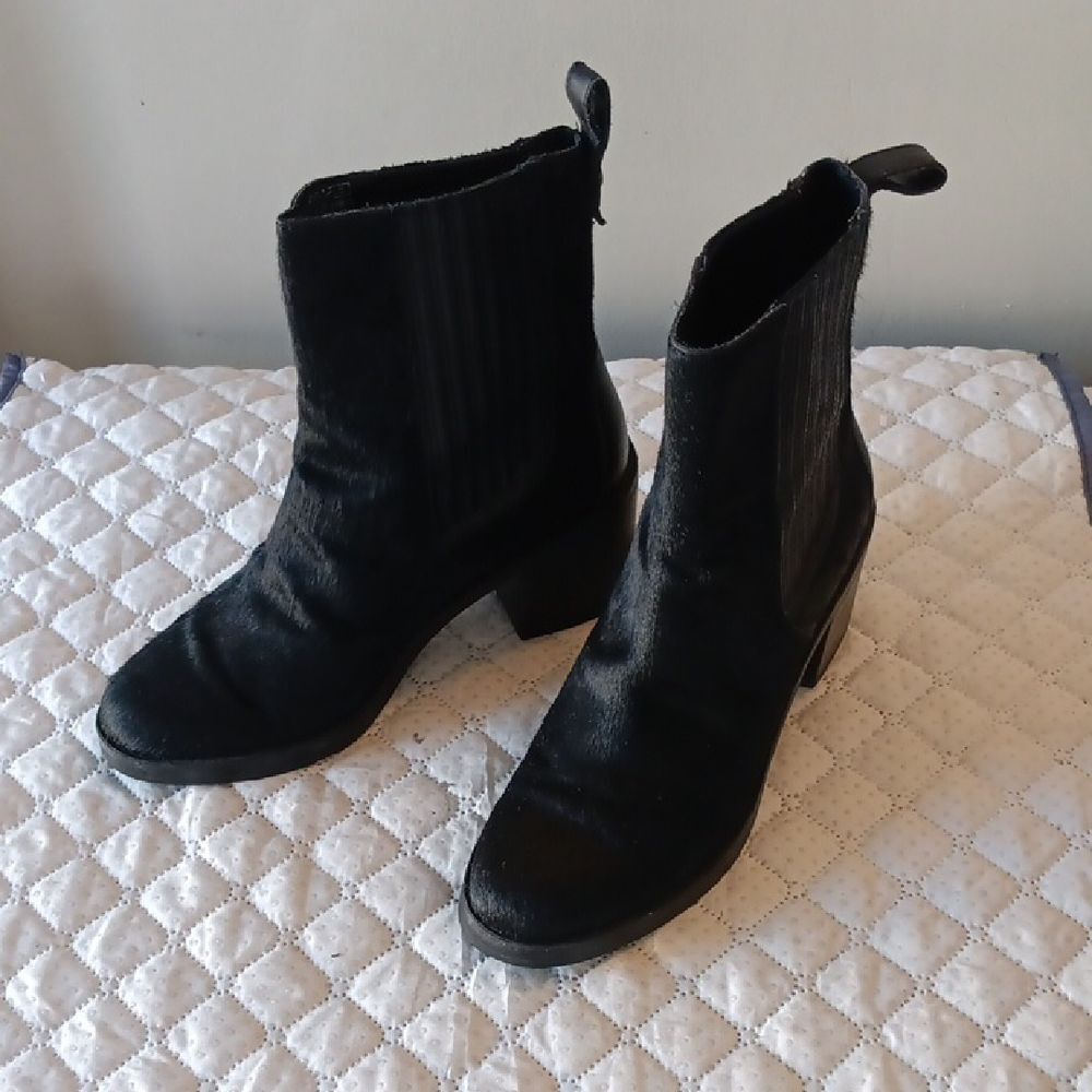 Ugg Cowhide Black Chelsea Boots